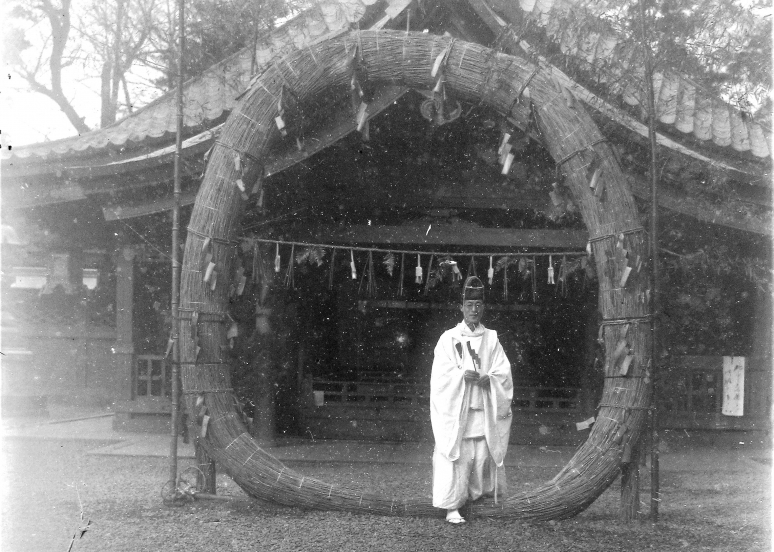 津島神社の巨大茅輪